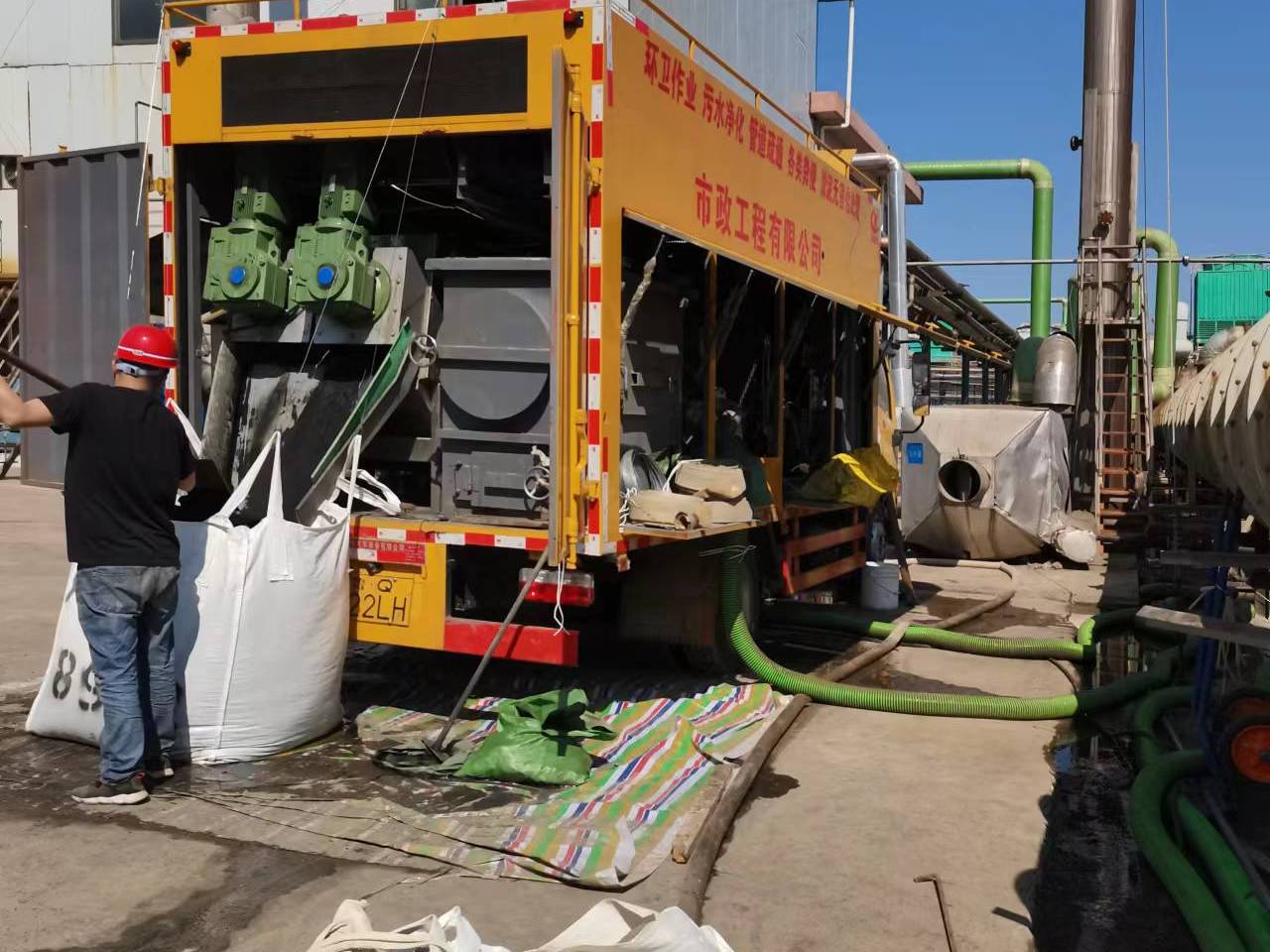 云县淤泥压干处理