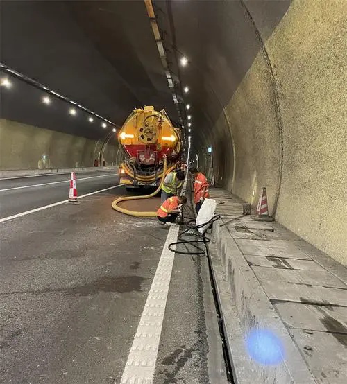 云县隧道排水渠清淤